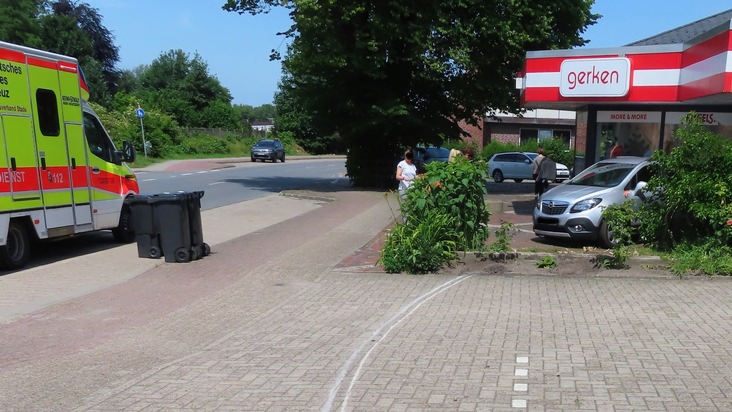 POL-STD: Himmelpforten: Irrfahrt auf Parkplatz endet im Schaufenster