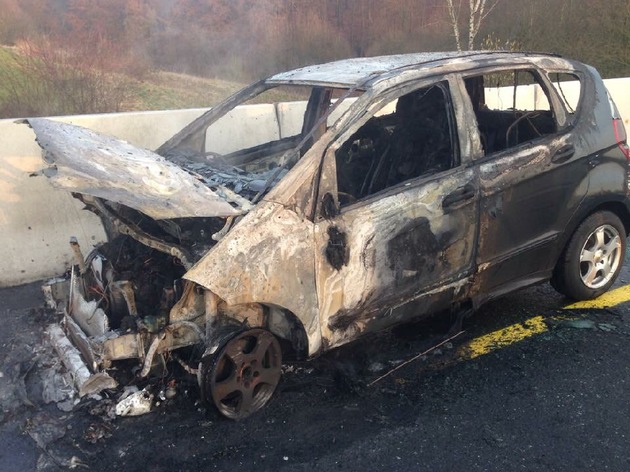 FW-ME: PKW-Brand auf der Autobahn