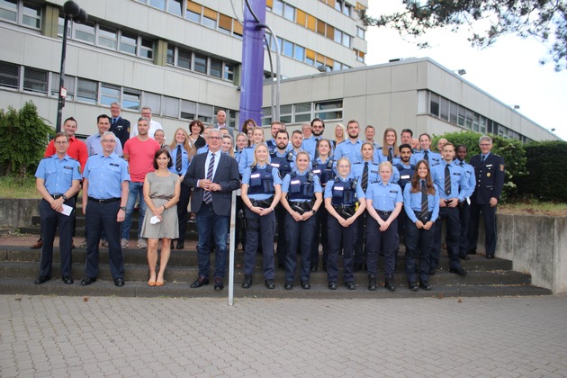 POL-PPKO: Polizeipräsident Karlheinz Maron begrüßt neue Mitarbeiterinnen und Mitarbeiter...