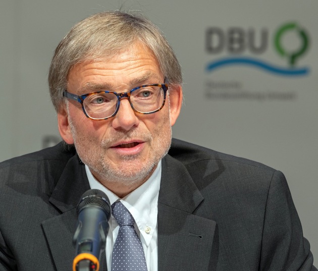 DBU: Elpers nach über zweieinhalb Jahrzehnten als DBU-Pressechef und 45 Jahren im Journalismus im Ruhestand