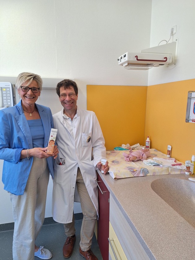 lavera spendet rund 10.000 Pflegeprodukte an das Johannes Wesling Klinikum Minden / Naturkosmetik Baby- und Kinderpflegeprodukte für die Universitätsklinik für Kinder- und Jugendmedizin