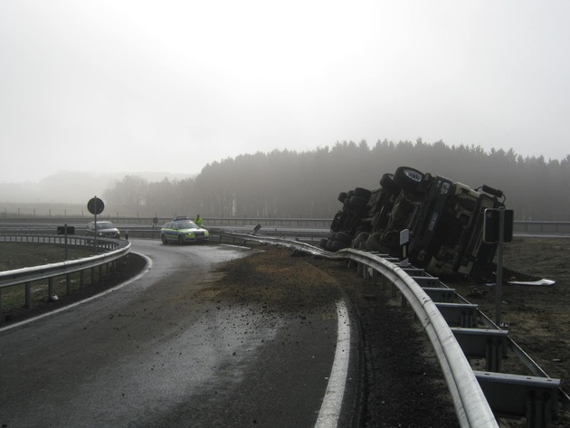 POL-WL: LKW-Unfall im Buchholzer Dreieck (A 261)