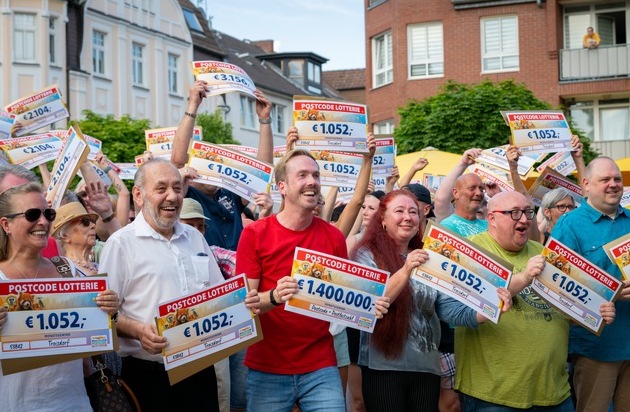 Deutsche Postcode Lotterie: Traumgewinne in Troisdorf: 480 Glückspilze jubeln über 1,4 Millionen Euro