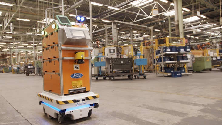 Ford-Werke GmbH: Selbstfahrender Roboter unterstützt Ford-Mitarbeiter bei der Fahrzeugproduktion