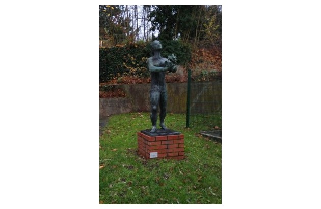 POL-HH: 250728-3. Diebstahl von Bronzestatuen in Hamburg-Harburg - Zeugen gesucht