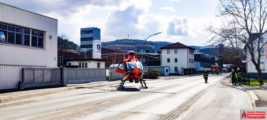 FW-PL: Ortsteil Holthausen - Schwerer Betriebsunfall, Hubschrauber muss landen