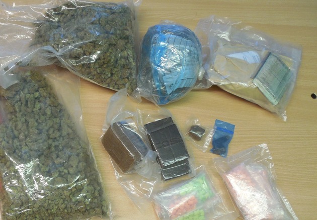 POL-HI: Gemeinsame Pressemeldung der StA und der Polizei Hildesheim
Große Menge Betäubungsmittel beschlagnahmt
