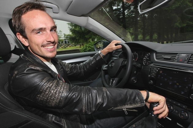 Sprinter testet Flaggschiff: John Degenkolb unterwegs im neuen SKODA Superb (FOTO)