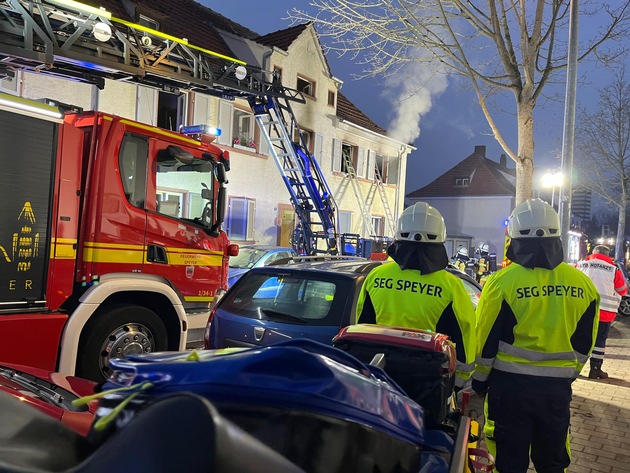 FW Speyer: Speyer, 19. Januar 2026 - Wohnungsbrand in Speyer: Feuerwehr rettet Person, Bev&ouml;lkerungswarnung aufgehoben