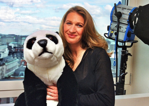 Krombacher Regenwald Projekt 2003. Nun auch WWF-Botschafterin Steffi Graf mit dabei! / Krombacher gemeinsam mit dem WWF Deutschland und Günther Jauch für den Regenwald