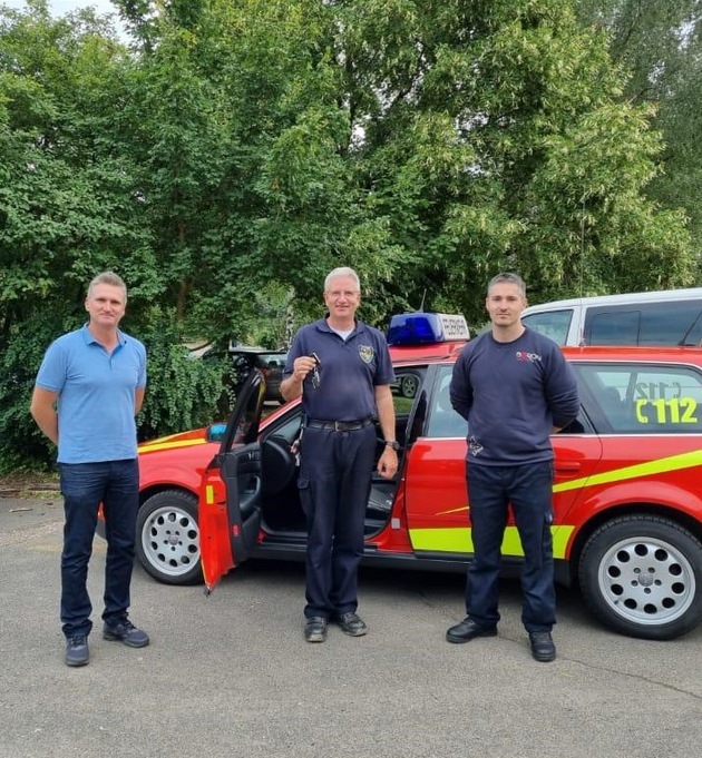 FW Niederzier: Kommandowagen als Spende an Feuerwehr der Verbandsgemeinde Altenahr übergeben