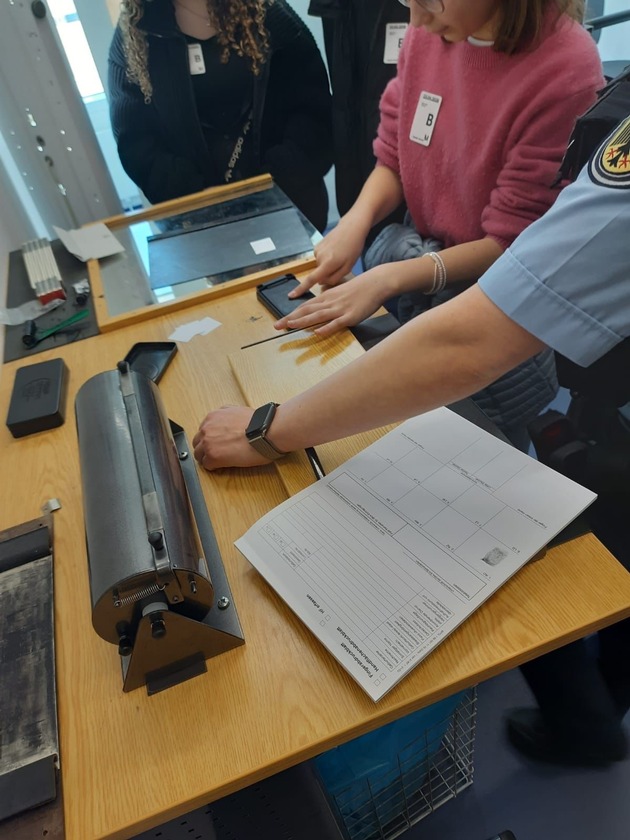 Bundespolizeidirektion M&uuml;nchen: Girls&acute;Day 2026 bei der Bundespolizei am Flughafen M&uuml;nchen - - Einblick in einen vielseitigen Beruf