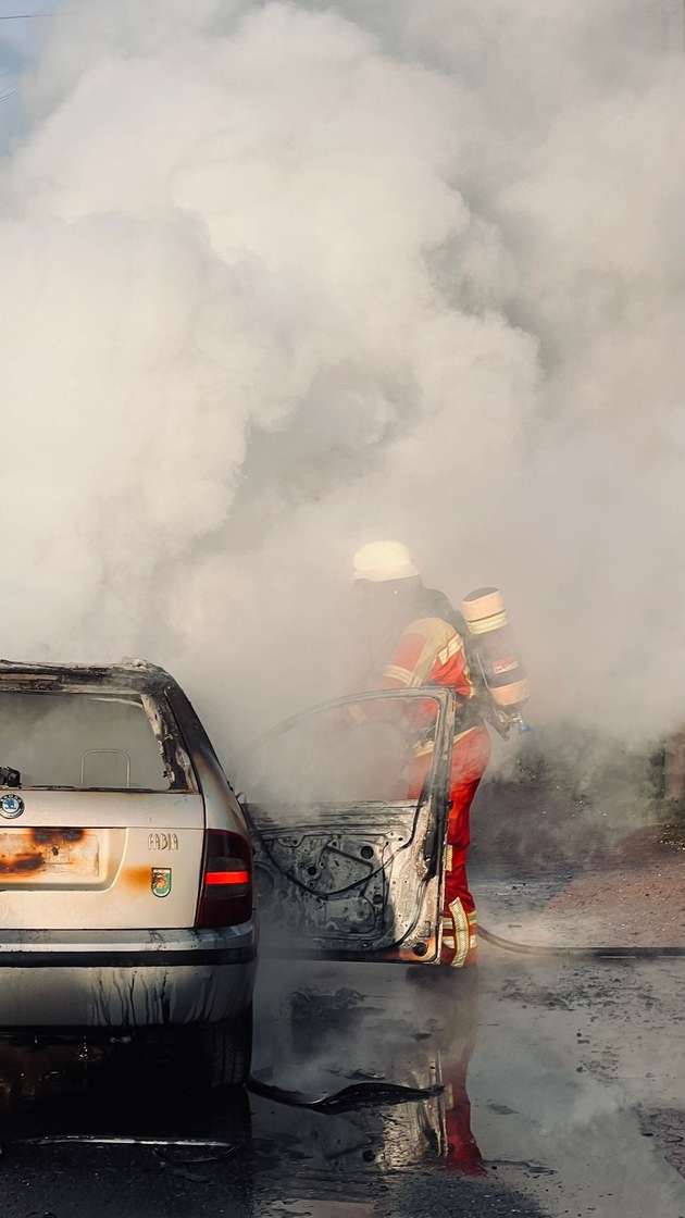 FW Minden: PKW im Vollbrand