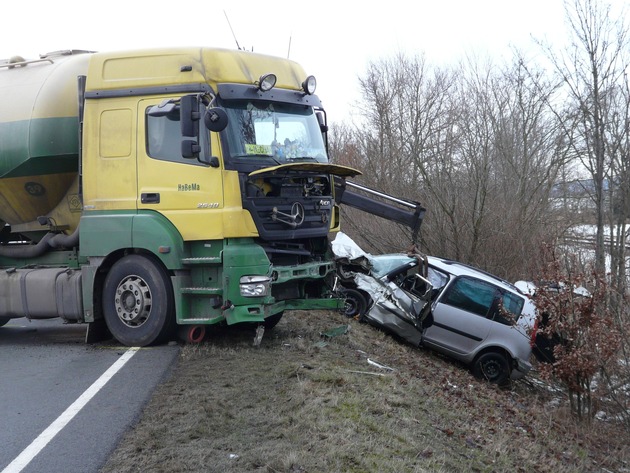 POL-WL: Schülerin von Brücke gesprungen ++ Handorf - Vollsperrung nach Lkw Unfall ++ Marschacht - Pkw aufgebrochen ++ Und weitere Meldungen