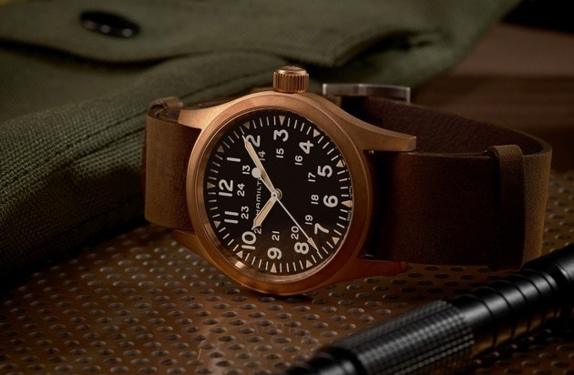 Hamilton: Die Geschichte dieser Bronze Uhr hat gerade erst begonnen: Die neue Khaki Field Mechanical verfügt über ein Gehäuse aus Bronze, das mit der Zeit eine einzigartige Patina entwickelt