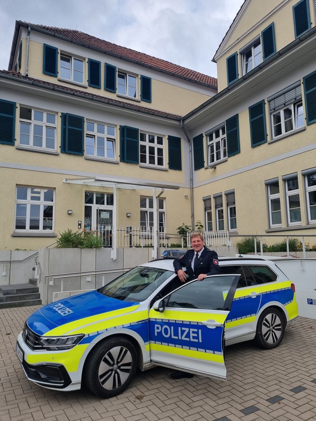 POL-GOE: Abschied nach 43 Jahren: Leiter des Polizeikommissariats Bückeburg, Werner Steding, geht in den Ruhestand