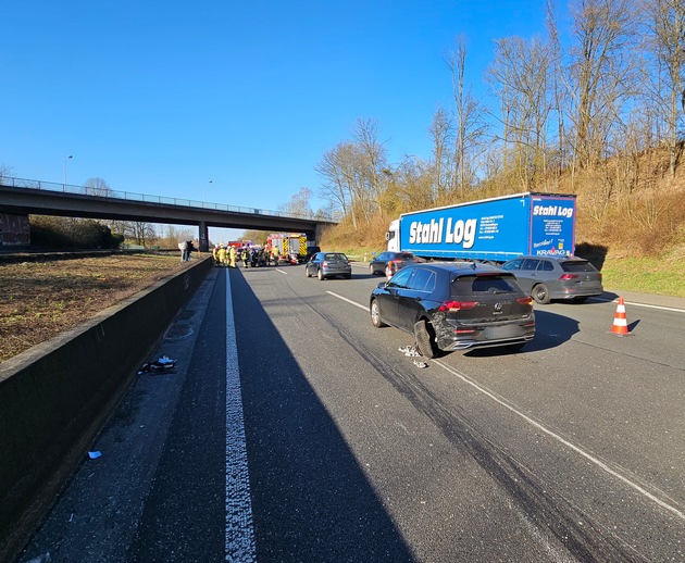 FW Burscheid: Verkehrsunfall auf der Autobahn