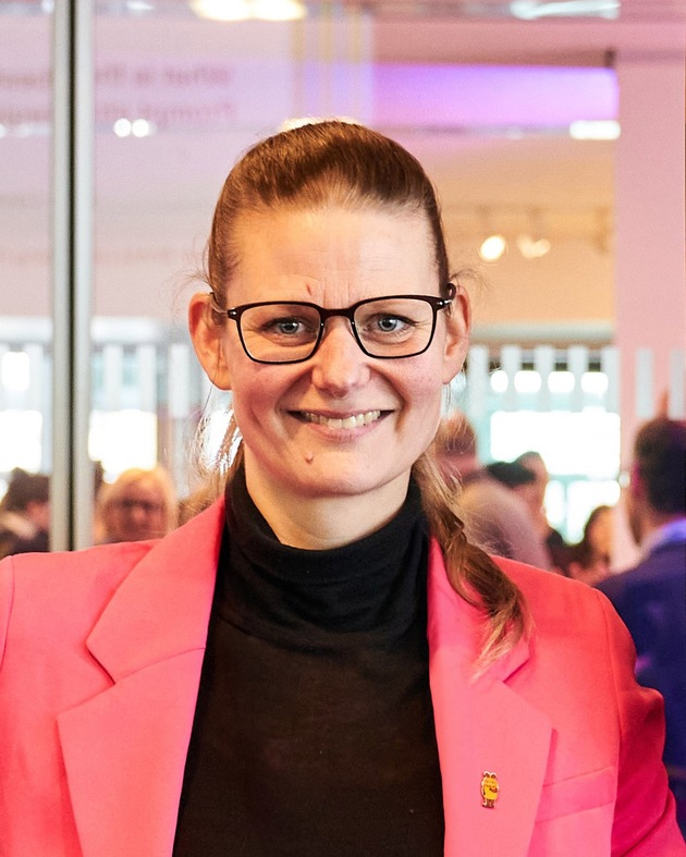 Dr. Britta Leusing verstärkt KI-Kompetenz von PINKTUM