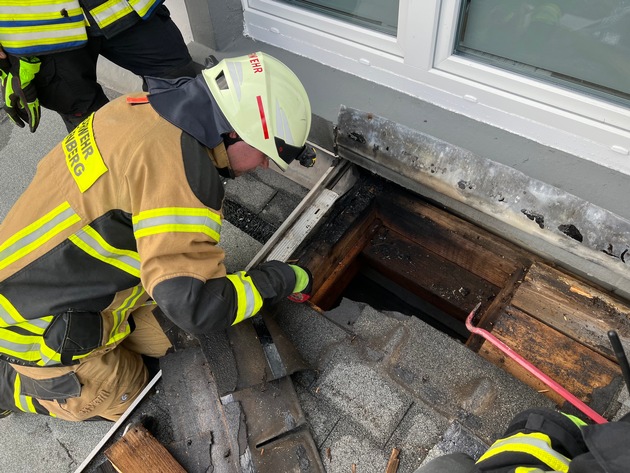 FW-PL: Entstehungsbrand Dach an der Herscheider Straße