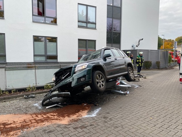 POL-CE: Celle - Fahrerin verwechselt Brems- mit Gaspedal und durchbricht Parkplatz-Schranke