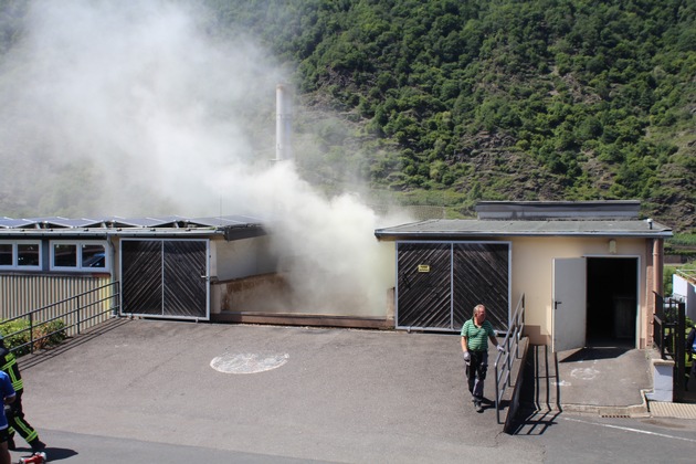 POL-PDMY: Brand am Moselbad Cochem