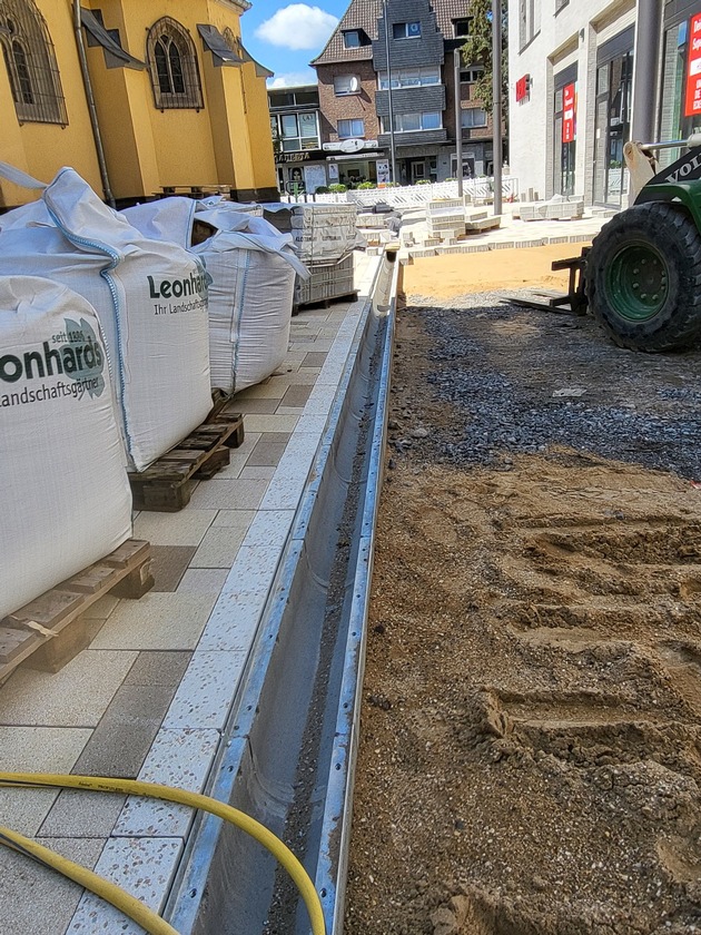 BIRCO als Wegbereiter – Entwässerungsrinne und Blindenleitsystem in einem Bauteil
