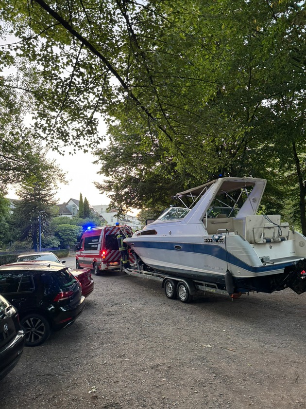 FW-NE: Motorschaden mit Rauchentwicklung auf Sportboot | Keine Verletzten