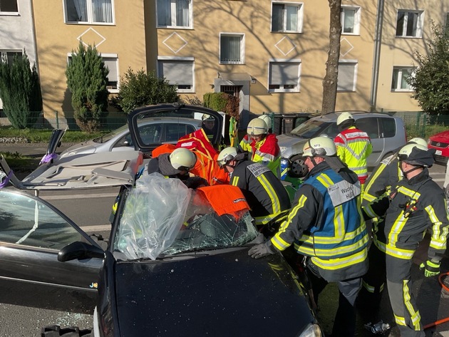 FW-BO: Schwerer Verkehrsunfall in Bochum-Hamme