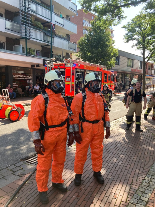 FW-PI: Leergut löst Großeinsatz der Feuerwehr in Wedel aus