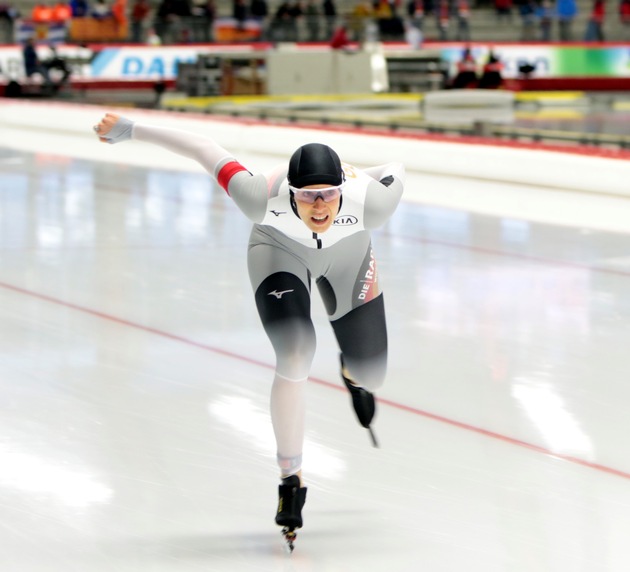 Sportsoldaten bei der Einzelstrecken Weltmeisterschaft der Eisschnellläufer 2019