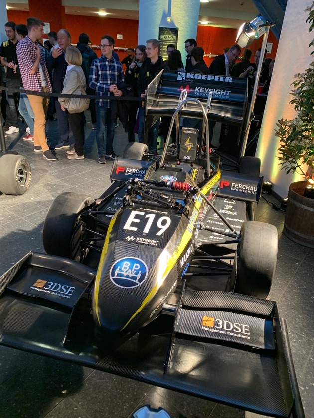 FERCHAU Stuttgart Automotive ist Premiumsponsor des Formula-Student-Teams am Karlsruher Institut für Technologie (KIT)