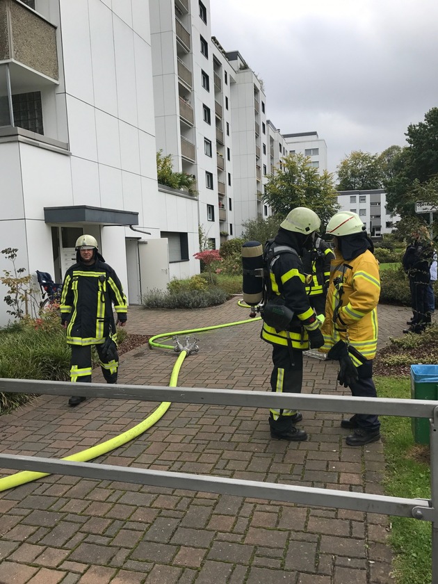 FW-BO: Brennender Wäschetrockner in einem Mehrfamilienhaus