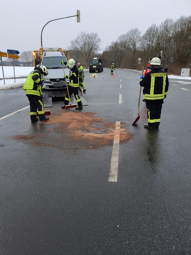 FFW Schiffdorf: Verkehrsunfall und Feuer: Gleich zwei Einsätze parallel für die Ortsfeuerwehr Schiffdorf