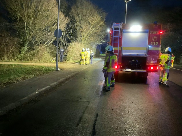 FW Grevenbroich: Ein Verletzter nach Verkehrsunfall bei Grevenbroich-Neukirchen