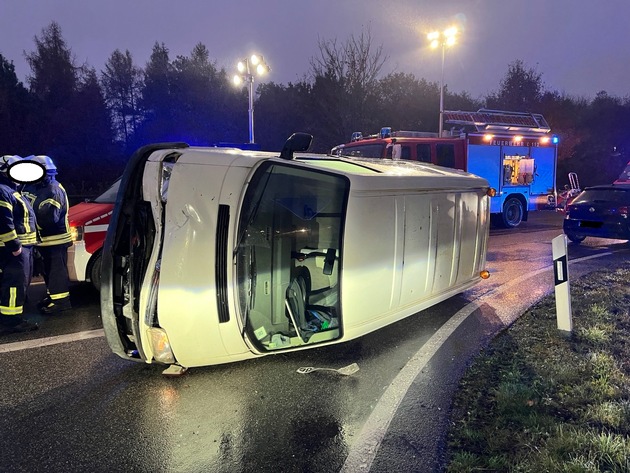 POL-PDKL: Verkehrsunfall mit Folgen