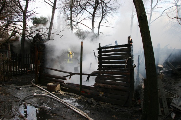 FW-E: Hundezwingeranlage Raub der Flammen, fünf Tiere verendet