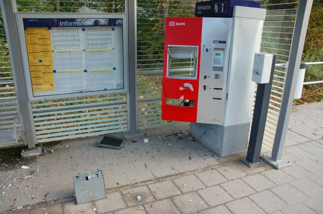 LKA-SH: Fahrkartenautomat das dritte Mal gesprengt - Zeugen gesucht; Lichtbilder beigefügt