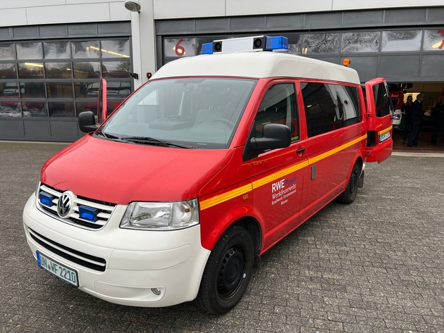 FW-WRN: Übergabe des Einsatzleitwagens der ehemaligen Werkfeuerwehr RWE Power an die Freiwillige Feuerwehr Werne