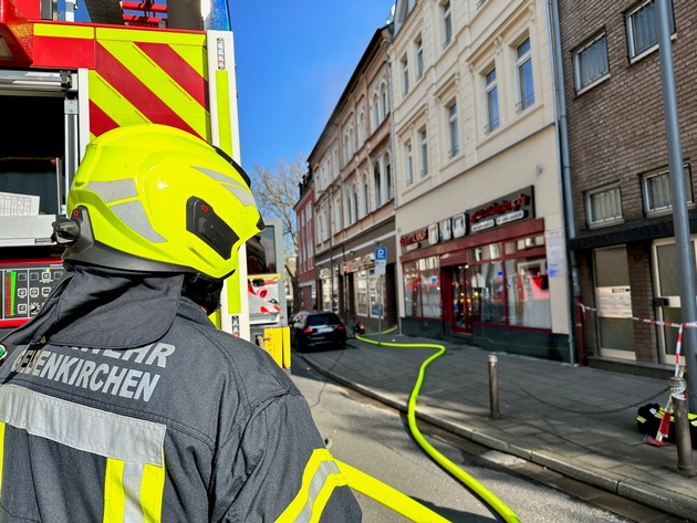 FW-GE: Brand in der Bochumer Straße in der Neustadt - Menschenleben gefährdet