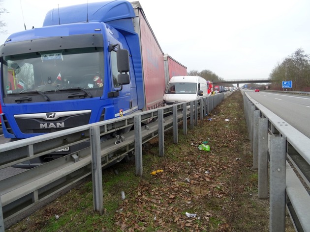 FW Sonsbeck: LKW-Unfall auf der A57