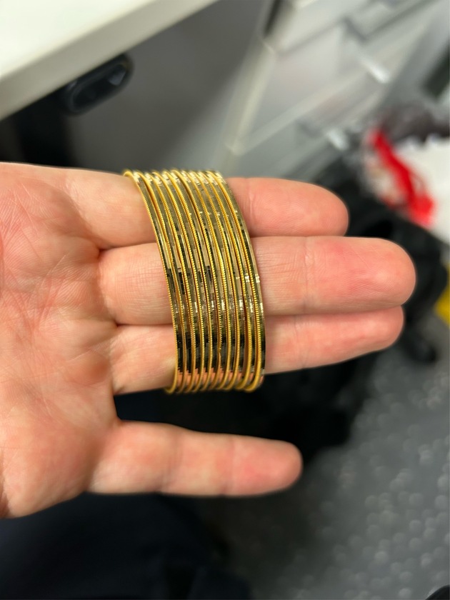 HZA-BI: Bielefelder Zoll verhindert Goldschmuggel am Flughafen/Reisende hatte Goldschmuck im Wert von rund 15.500 Euro nicht angemeldet