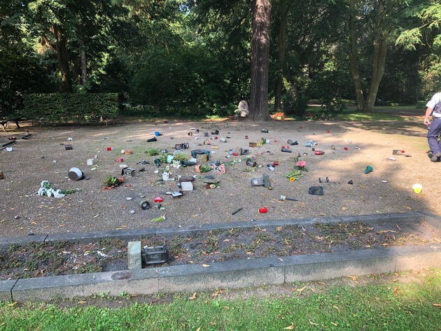 POL-KR: Vandalismus auf dem Hauptfriedhof- Zeugen gesucht