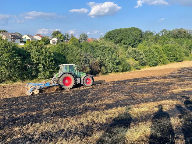 FW-DO: Landwirtschaftlich genutztes Feld stand in Flammen