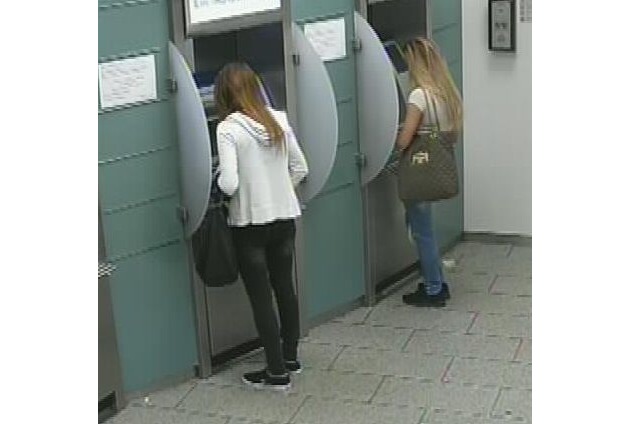 POL-RE: Marl: Angerempelt und Geldbörse gestohlen - Öffentlichkeitsfahndung nach zwei jungen Frauen