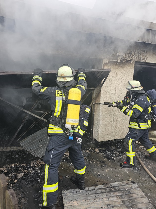 FW Celle: Garagenbrand in Garßen