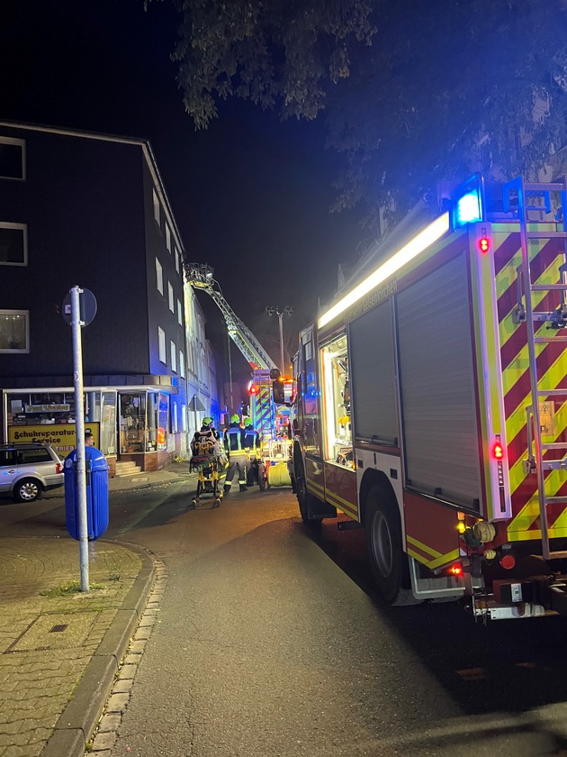 FW-GE: Wohnungsbrand in Gelsenkirchen Ückendorf - Wohnungsinhaber mit Rauchvergiftung ins Krankenhaus