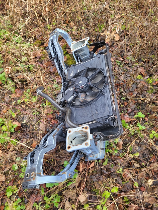 POL-UL: (GP) Böhmenkirch - Fahrzeugteile entsorgt / Die vergangenen Tage wurden Fahrzeugteile in die Natur geworfen.