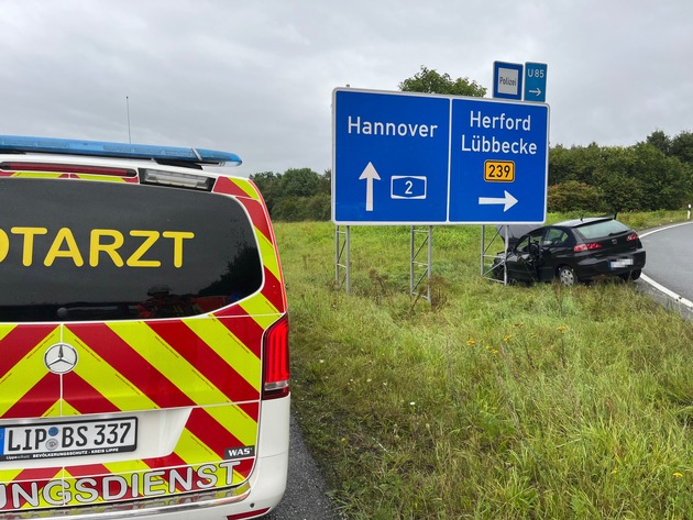 FF Bad Salzuflen: Mehrere Verletzte bei Unfällen in Bad Salzuflen / Autos rammen tonnenschweren Findling und Straßenschild