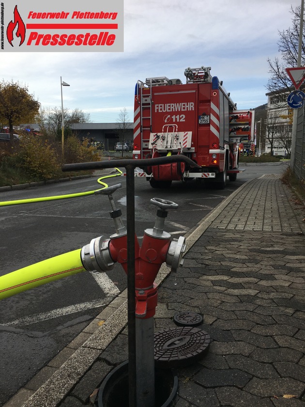 FW-PL: OT-Köbbinghauser Hammer. Brand einer Absauganlage sorgte für fast vierstündigen Feuerwehreinsatz.