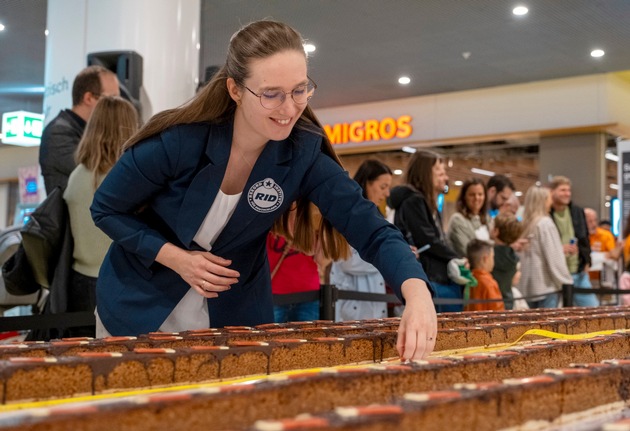 Weltrekord-Backwerk zum Jubiläum – Rheinpark-Hausbäckerei produziert »längste Studentenschnitte« (319,55 Meter)